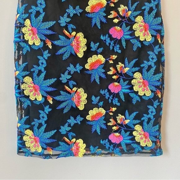 Topshop Off-The-Shoulder Floral Embroidered Bodycon Mini Dress - Picture 3 of 15